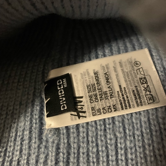 H&M Divided Beanie - Picture 2 of 3